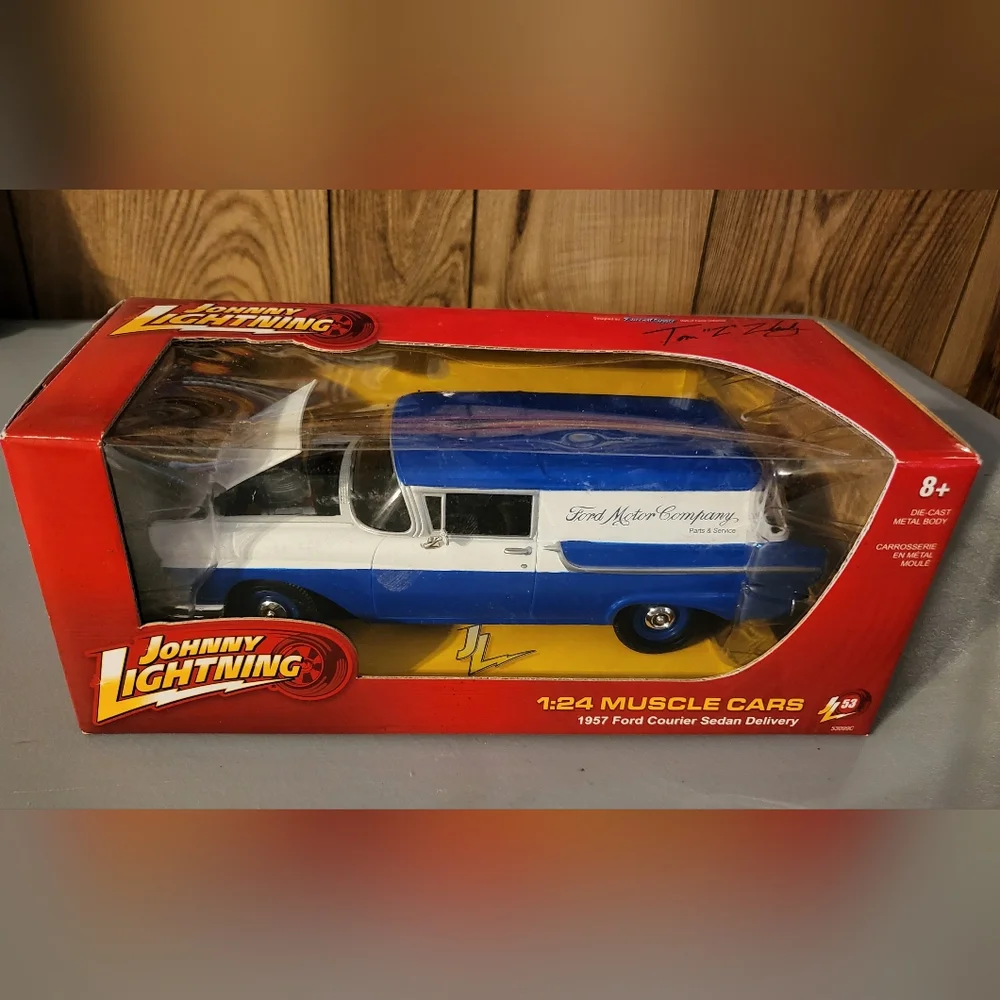 Johnny Lighting 1957 Ford Courier Sedan Delivery 1:24